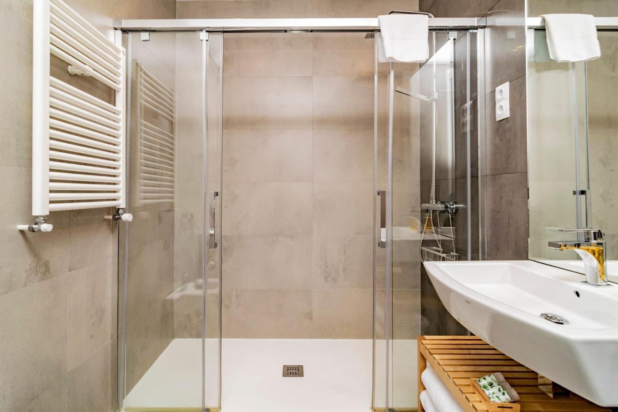 Juan Bravo Suites Madrid Eksteriør billede